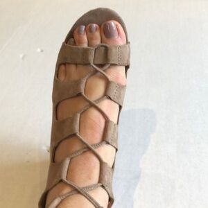 Dolce Vita Gladiator wedges in beige suede
